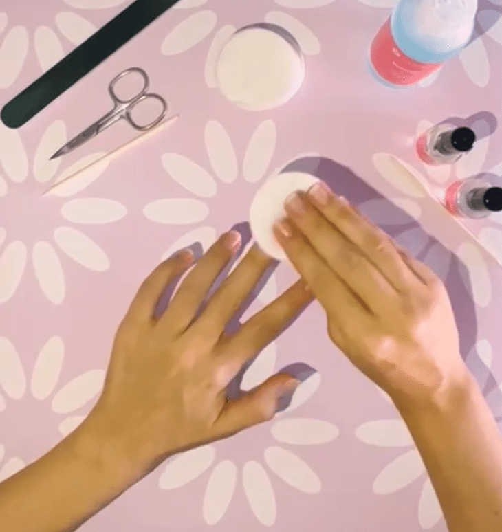 manicura-en-seco-limpiar-la-uña